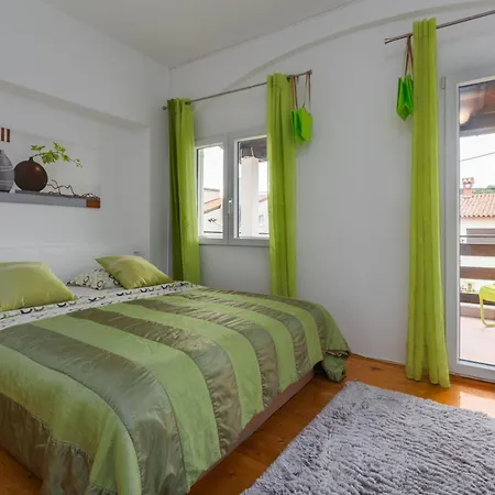 Apartment Enny Fuer 2 Personen In Porec, Nur 300m Vom Strand, 10 Gehminuten Vom Zentrum Entfernt, *